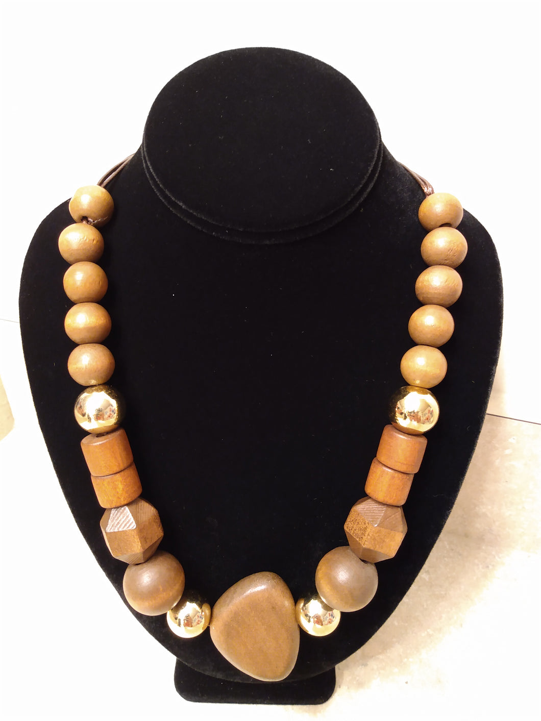 WOOD BEAD NECKLACE