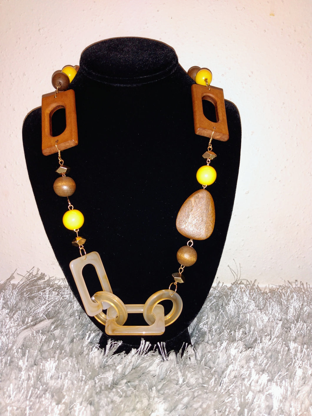 VARIOUS WOOD DESIGN NECKLACE