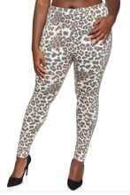 Load image into Gallery viewer, LEOPARD PRINT BLAZER AND PANT SET
